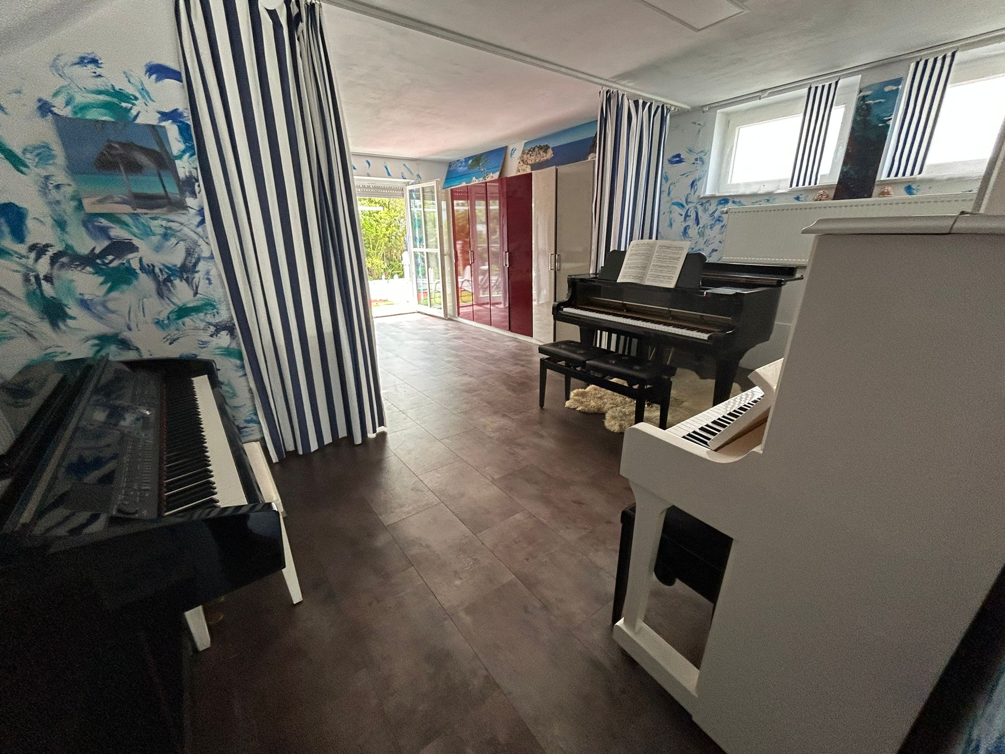 Young Chang Flügel, Irmler Klavier und Yamaha E-Piano im Musikinstitut Allegro